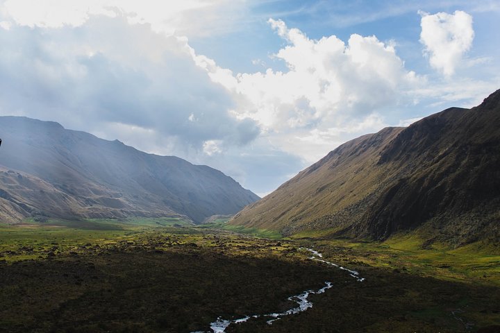 2 days - Trekking snowy the Altar Volcano & Yellow Lagoon Visit