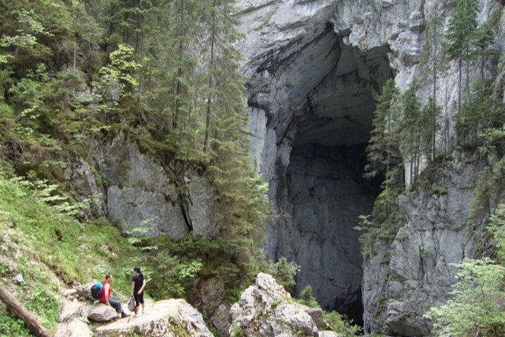 The Ponor fortress (the greatest Romanian cave) 1 day tour from Oradea