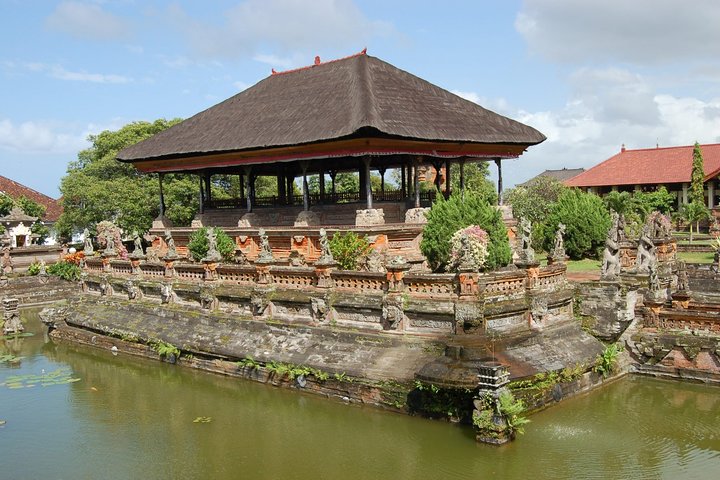 Private Transfer from Hasanuddin to Ujung Pandang Airport (UPG)