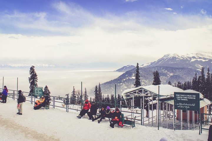 Gulmarg Adventure: A Thrilling Day Trip from Srinagar