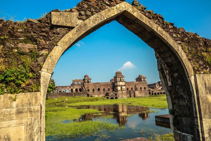 Sacred Sanctuaries: Omkareshwar & Asirgarh Fort Day Tour