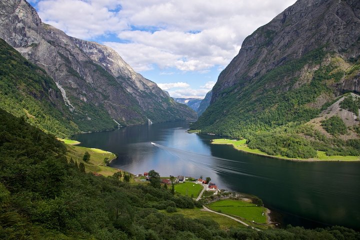 Oslo To Bergen Self-Guided Full Day Trip with Flåm Railway And Fjord Cruise