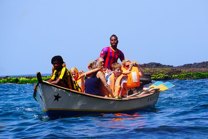 Ribeira da Barca: Boat Trip to the Cave, Snorkeling and BBQ on the beach