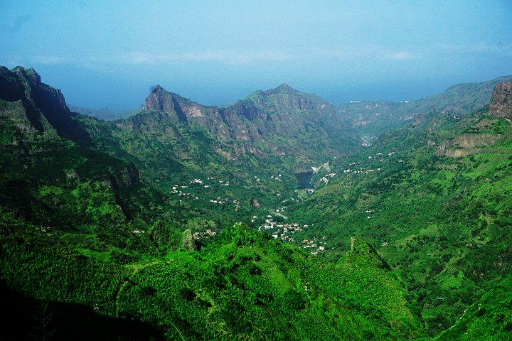 From Praia: Serra Malagueta to Principal Valley Hike & Lunch with a Local Family