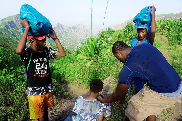From Praia: Serra Malagueta to Principal Valley Hike & Lunch with a Local Family