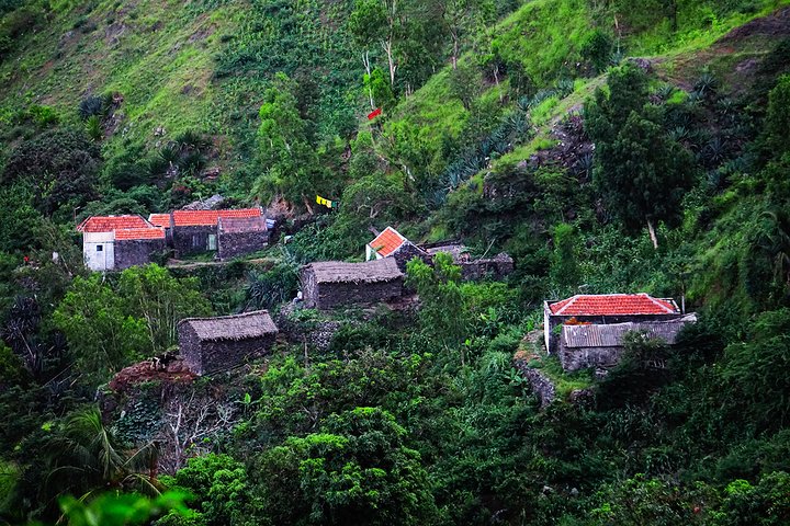 From Praia: Serra Malagueta to Principal Valley Hike & Lunch with a Local Family