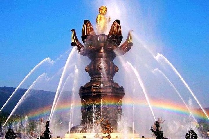Wuxi Private Day Tour with Lingshan Buddhist Scenic Spot and Taihu Yuantouzhu