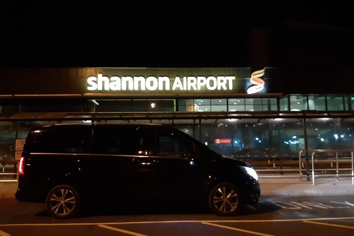 Ballygary Estate Tralee to Shannon Airport Premium Car Service