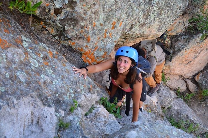 7 Qorihuillca Canyons - Cracks