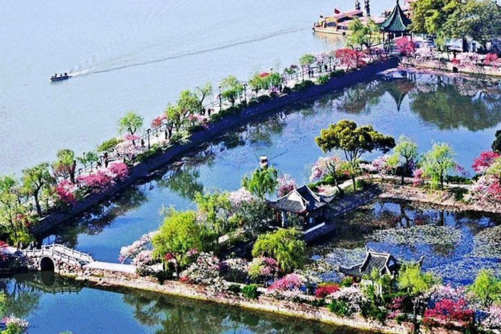 4-Hour Wuxi Taihu Yuantouzhu Scenic Area Private Tour