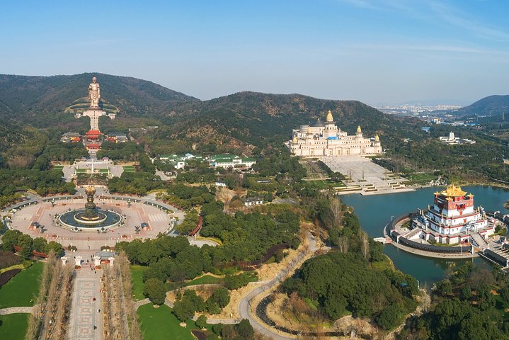 Wuxi Private Day Tour with Lingshan Buddhist Scenic Spot and Nianhua Bay Village