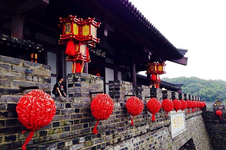 Sanguo City Half-Day Private Tour with Taihu Lake Boat Cruise
