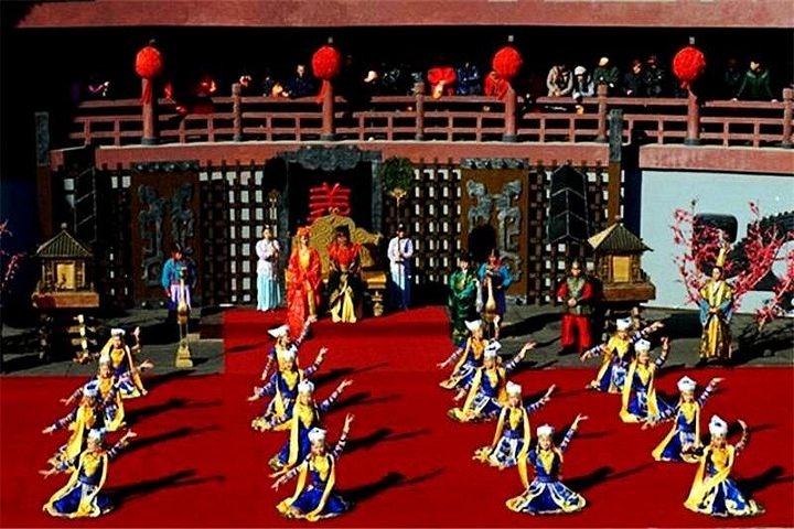 Sanguo City Half-Day Private Tour with Taihu Lake Boat Cruise