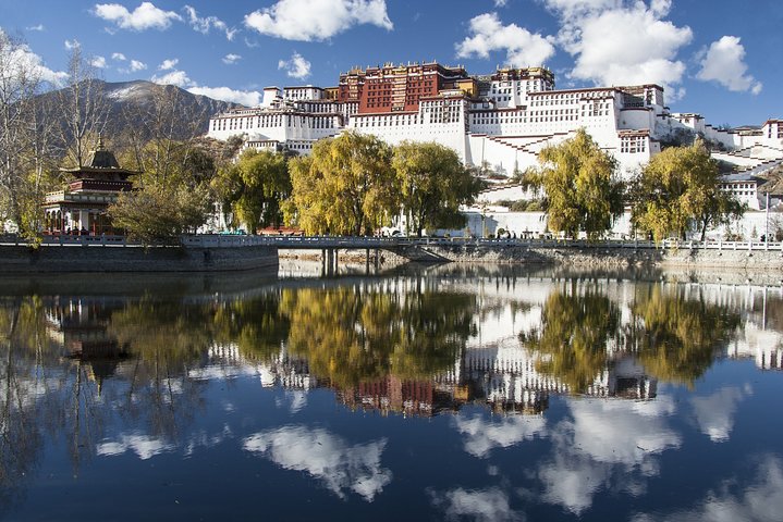 Lhasa Tour: A Glimpse of Tibet