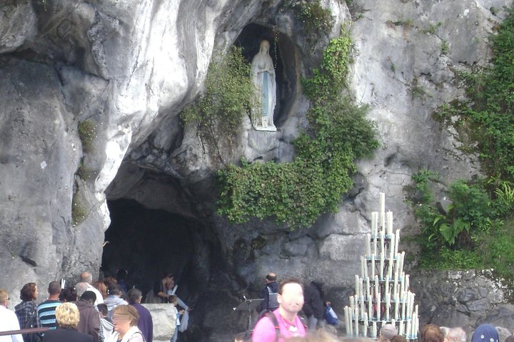 Our Lady of Lourdes, guided tour, on foot, of the sanctuary.