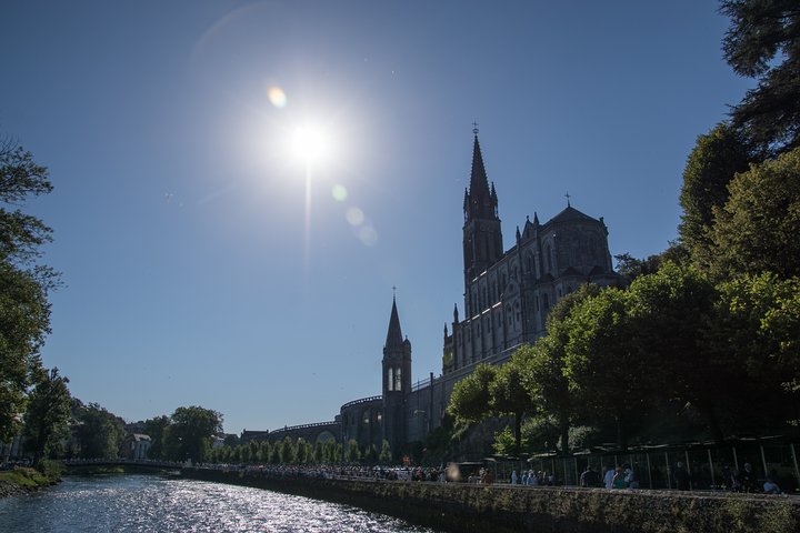 Our Lady of Lourdes, guided tour, on foot, of the sanctuary.