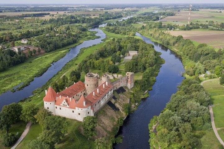 Riga to Vilnius - Sightseeing transfer