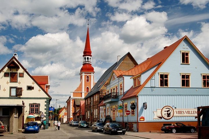 Tallinn to Riga - Sightseeing transfer