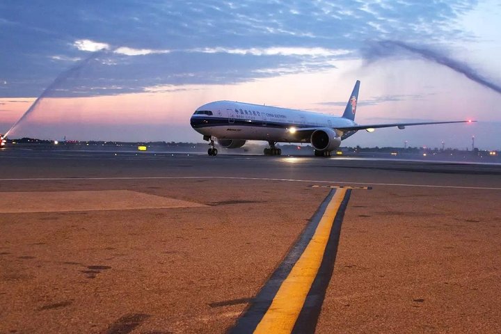 Private Transfer to Nanjing Lukou Airport from Yangzhou City