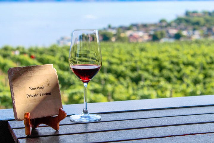 Kelowna or West Kelowna Afternoon Sightseeing Wine Tour