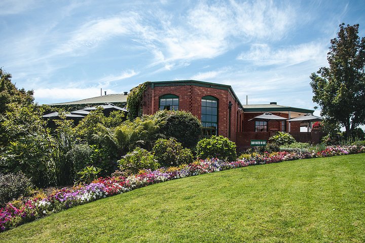 Yarra Valley Premium Tour inc Lunch and Cheese and Wine Pairing at De Bortoli
