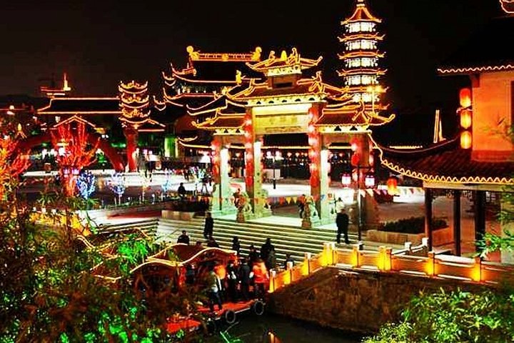 Wuxi Private Night Tour with Boat Cruise and Authentical Dinner
