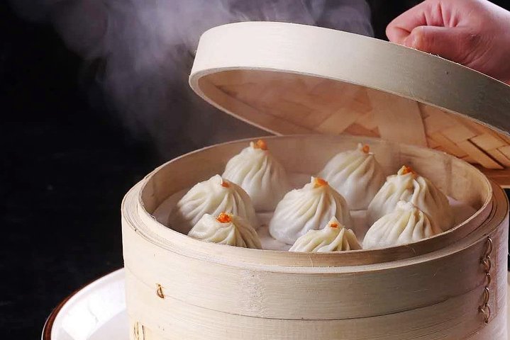 Wuxi Private Night Tour with Boat Cruise and Authentical Dinner