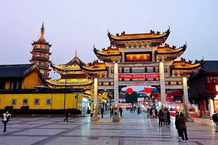 Wuxi Private Night Tour with Boat Cruise and Authentical Dinner