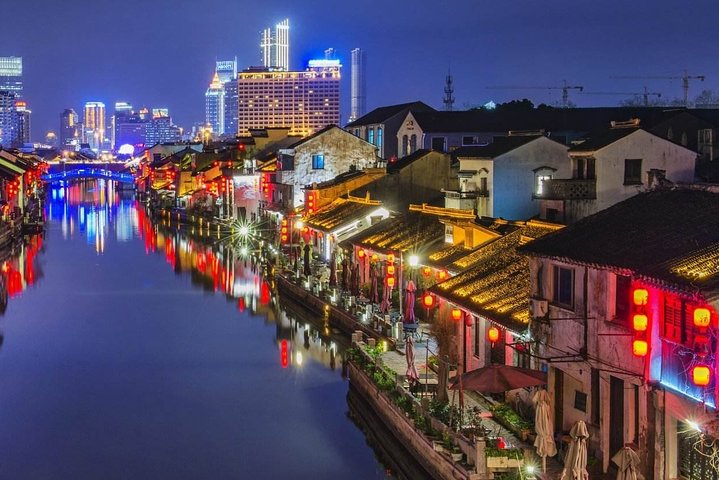 Wuxi Private Night Tour with Boat Cruise and Authentical Dinner