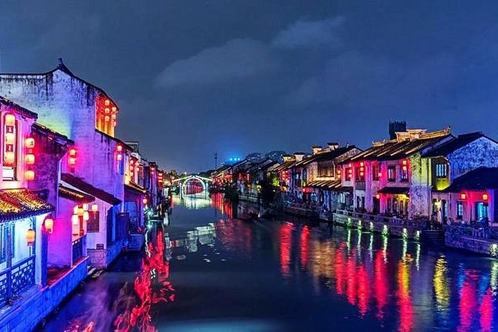 Wuxi Private Night Tour with Boat Cruise and Authentical Dinner