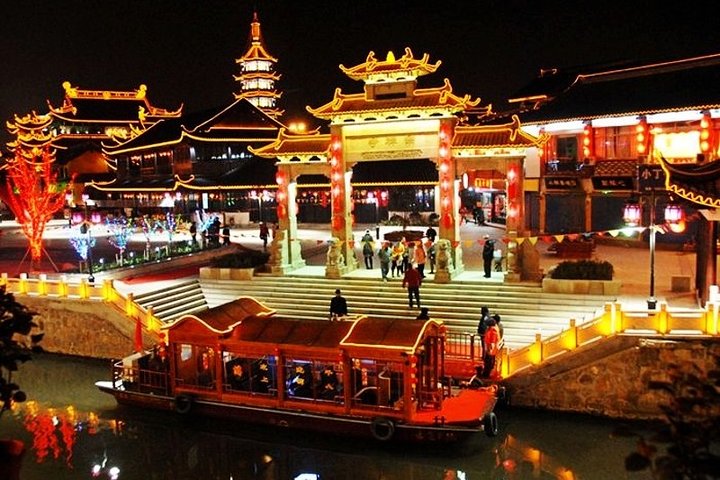 Wuxi Private Night Tour with Boat Cruise and Authentical Dinner