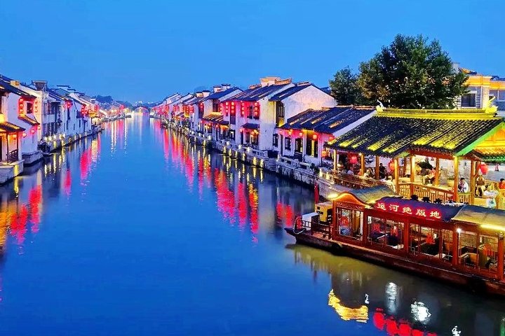 Wuxi Private Night Tour with Boat Cruise and Authentical Dinner