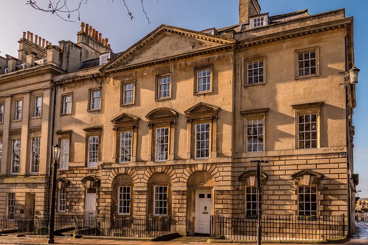 Roman Baths and Bath City Walking Tour