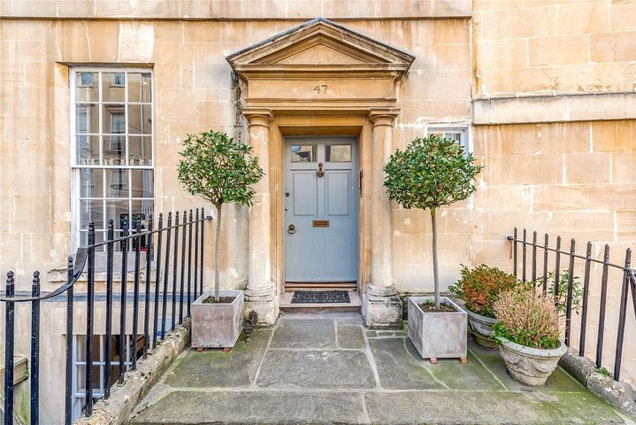 Roman Baths and Bath City Walking Tour