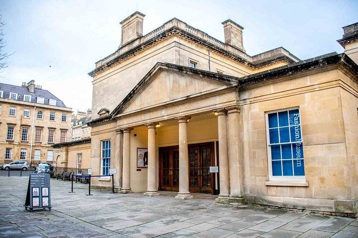 Roman Baths and Bath City Walking Tour