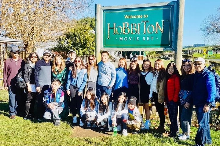 Hobbiton & Waitomo Caves Guided Day Trip from Auckland incl lunch