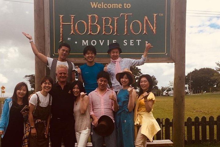 Hobbiton & Waitomo Caves Guided Day Trip from Auckland incl lunch