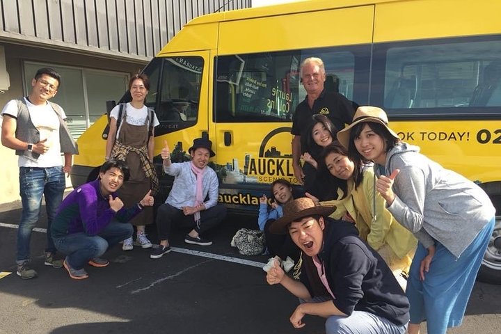 Hobbiton & Waitomo Caves Guided Day Trip from Auckland incl lunch
