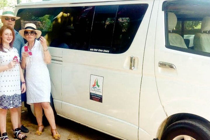 Kadugannawa City to Colombo (CMB) Airport Private Transfer