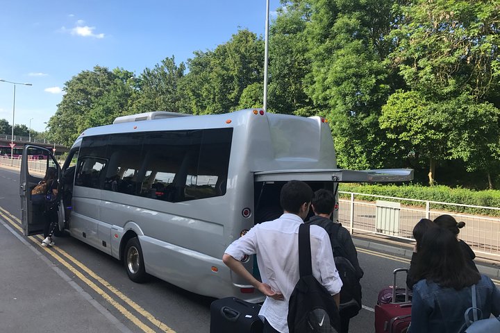 Private transfers between London Stansted - London Luton Airports