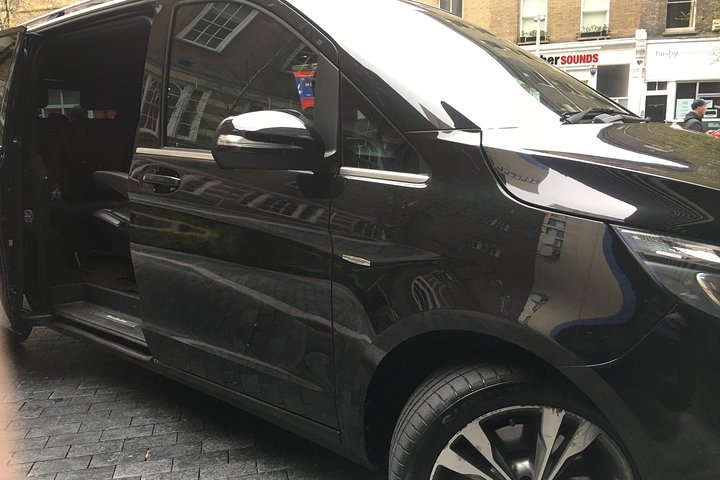 Private transfers between London Stansted - London Luton Airports