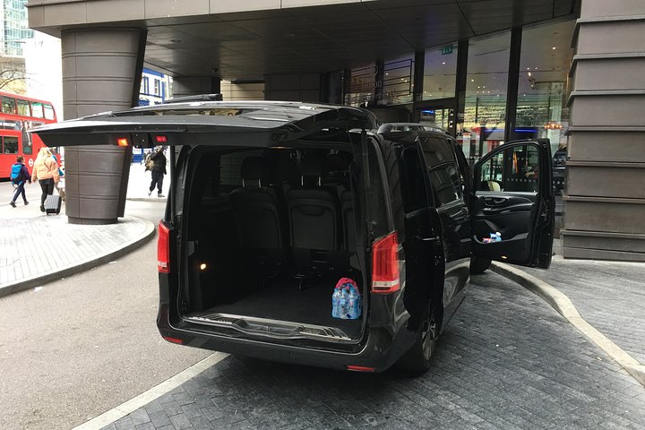 Private transfers between London Stansted - London Luton Airports