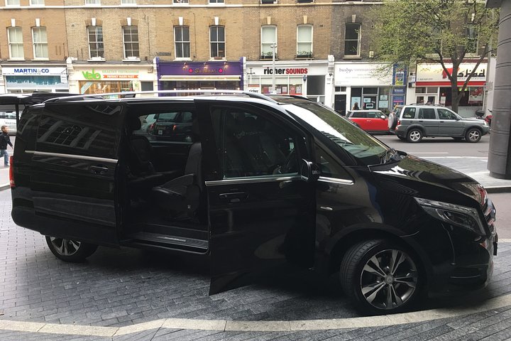 Private transfers between London Stansted - London Luton Airports
