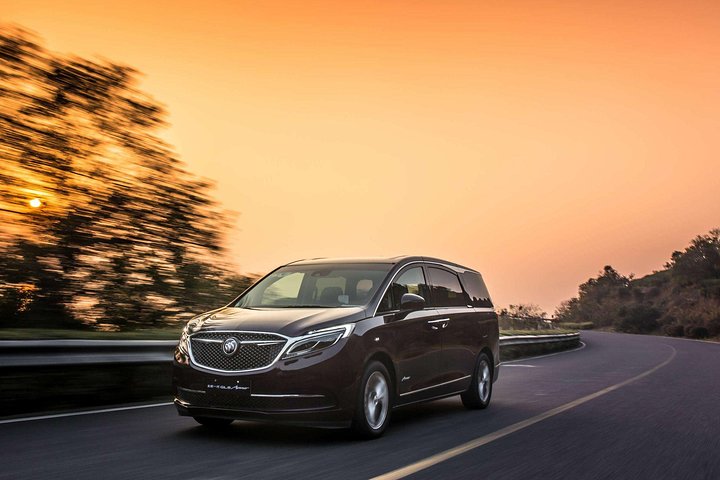 8-Hour Zhuhai Self-Guided Tour by Private Car and Driver Service