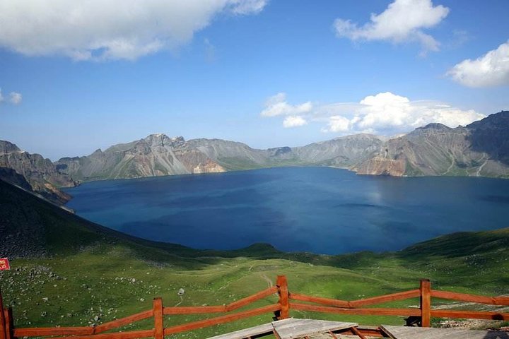 4-Day Private Tour Combo Package of Changbai Mountain with Accommodation