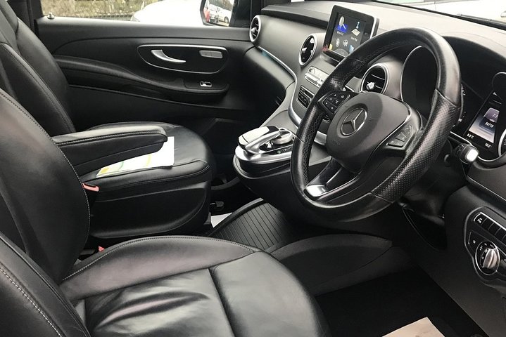 Private transfers between London Stansted - London Luton Airports