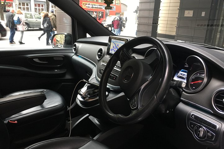Private transfers between London Stansted - London Luton Airports