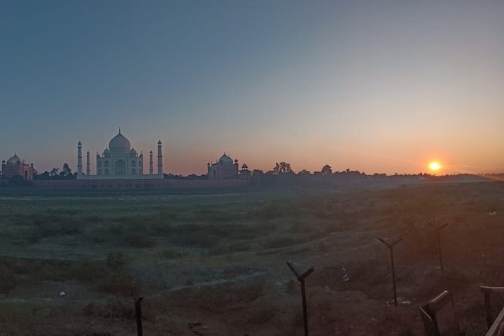 All Inclusive Day Trip to Taj Mahal, Agra Fort and Baby Taj from Delhi by Car