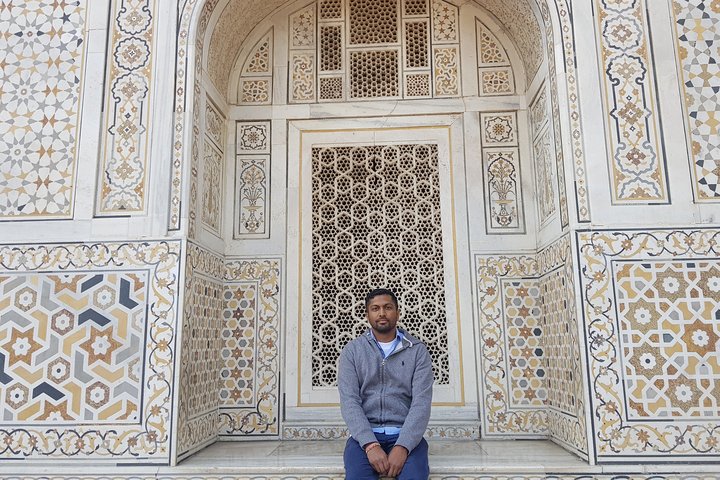 All Inclusive Day Trip to Taj Mahal, Agra Fort and Baby Taj from Delhi by Car
