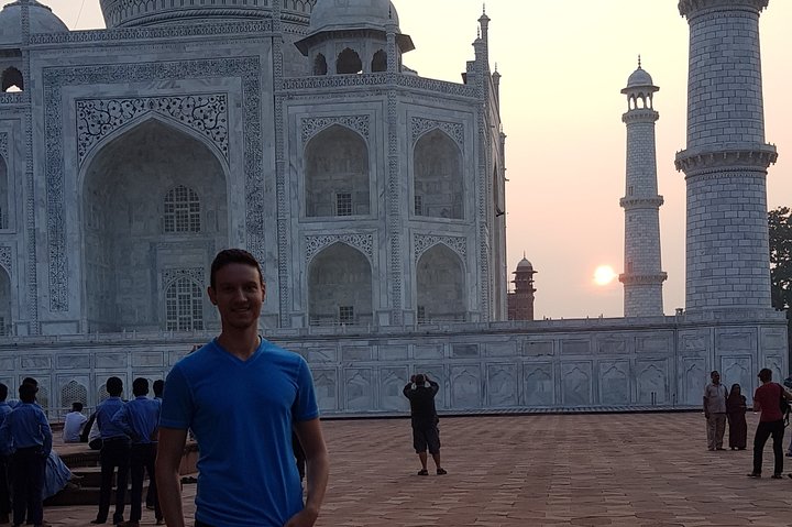 All Inclusive Day Trip to Taj Mahal, Agra Fort and Baby Taj from Delhi by Car